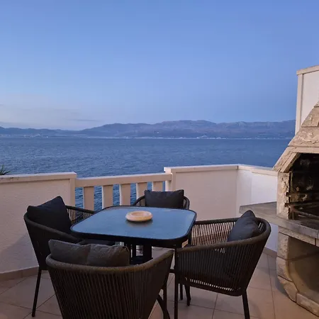 Bruno 1&2 - Two-room Penthouse - Wonderful Panoramic View Of The Sea - The Location, First Row To The - 10 Minutes From Supetar Ferry Port - Free Secured Parking - Facilities Nearby *
