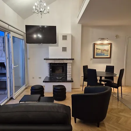 Bruno 1&2 - Two-room Penthouse - Wonderful Panoramic View Of The Sea - The Location, First Row To The - 10 Minutes From Supetar Ferry Port - Free Secured Parking - Facilities Nearby