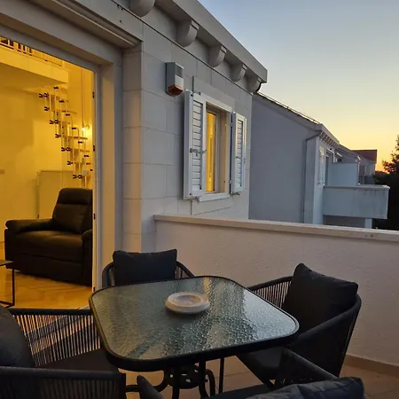 Apartment Bruno 1&2 - Two-room Penthouse - Wonderful Panoramic View Of The Sea - The Location, First Row To The - 10 Minutes From Supetar Ferry Port - Free Secured Parking - Facilities Nearby