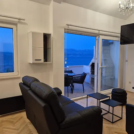 Bruno 1&2 - Two-room Penthouse - Wonderful Panoramic View Of The Sea - The Location, First Row To The - 10 Minutes From Supetar Ferry Port - Free Secured Parking - Facilities Nearby Apartment *