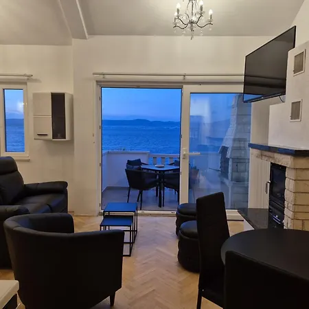 Bruno 1&2 - Two-room Penthouse - Wonderful Panoramic View Of The Sea - The Location, First Row To The - 10 Minutes From Supetar Ferry Port - Free Secured Parking - Facilities Nearby Apartment Sutivan