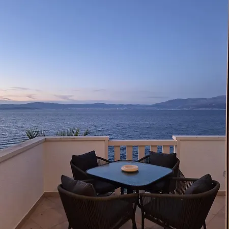 Apartment Bruno 1&2 - Two-room Penthouse - Wonderful Panoramic View Of The Sea - The Location, First Row To The - 10 Minutes From Supetar Ferry Port - Free Secured Parking - Facilities Nearby Sutivan