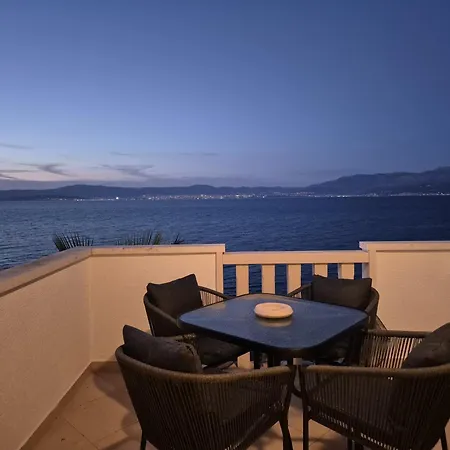 Bruno 1&2 - Two-room Penthouse - Wonderful Panoramic View Of The Sea - The Location, First Row To The - 10 Minutes From Supetar Ferry Port - Free Secured Parking - Facilities Nearby *