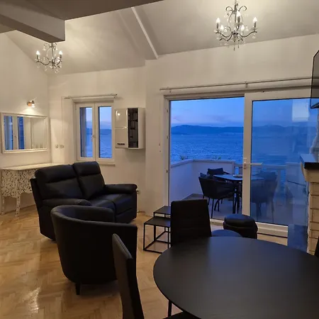 Bruno 1&2 - Two-room Penthouse - Wonderful Panoramic View Of The Sea - The Location, First Row To The - 10 Minutes From Supetar Ferry Port - Free Secured Parking - Facilities Nearby Sutivan