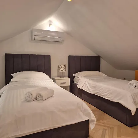 Bruno 1&2 - Two-room Penthouse - Wonderful Panoramic View Of The Sea - The Location, First Row To The - 10 Minutes From Supetar Ferry Port - Free Secured Parking - Facilities Nearby * Sutivan