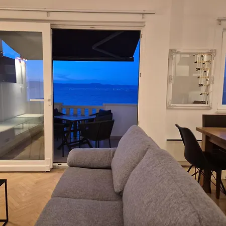Bruno 1&2 - Two-room Penthouse - Wonderful Panoramic View Of The Sea - The Location, First Row To The - 10 Minutes From Supetar Ferry Port - Free Secured Parking - Facilities Nearby *