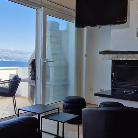 Bruno 1&2 - Two-room Penthouse - Wonderful Panoramic View Of The Sea - The Location, First Row To The - 10 Minutes From Supetar Ferry Port - Free Secured Parking - Facilities Nearby Apartment *