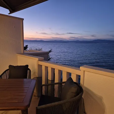 Bruno 1&2 - Two-room Penthouse - Wonderful Panoramic View Of The Sea - The Location, First Row To The - 10 Minutes From Supetar Ferry Port - Free Secured Parking - Facilities Nearby * Sutivan