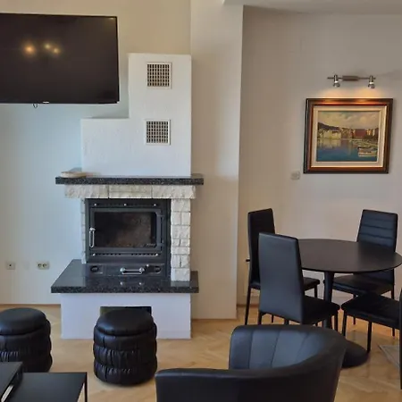 Bruno 1&2 - Two-room Penthouse - Wonderful Panoramic View Of The Sea - The Location, First Row To The - 10 Minutes From Supetar Ferry Port - Free Secured Parking - Facilities Nearby Apartment