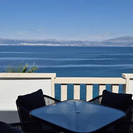 Bruno 1&2 - Two-room Penthouse - Wonderful Panoramic View Of The Sea - The Location, First Row To The - 10 Minutes From Supetar Ferry Port - Free Secured Parking - Facilities Nearby Apartment *