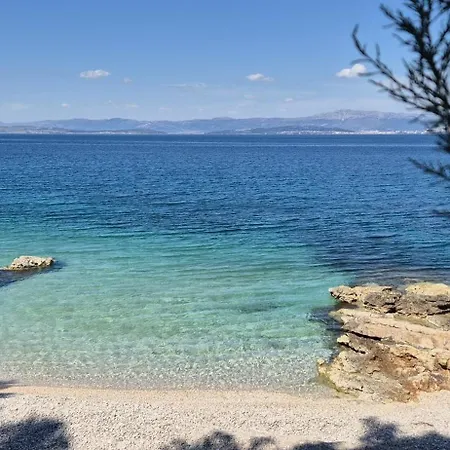 Bruno 1&2 - Two-room Penthouse - Wonderful Panoramic View Of The Sea - The Location, First Row To The - 10 Minutes From Supetar Ferry Port - Free Secured Parking - Facilities Nearby *