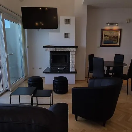 Bruno 1&2 - Two-room Penthouse - Wonderful Panoramic View Of The Sea - The Location, First Row To The - 10 Minutes From Supetar Ferry Port - Free Secured Parking - Facilities Nearby Sutivan