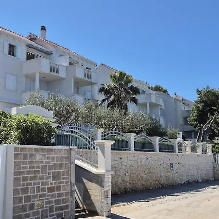 Bruno 1&2 - Two-room Penthouse - Wonderful Panoramic View Of The Sea - The Location, First Row To The - 10 Minutes From Supetar Ferry Port - Free Secured Parking - Facilities Nearby