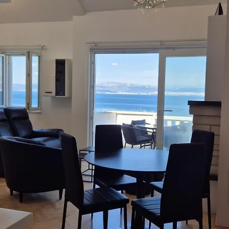Bruno 1&2 - Two-room Penthouse - Wonderful Panoramic View Of The Sea - The Location, First Row To The - 10 Minutes From Supetar Ferry Port - Free Secured Parking - Facilities Nearby Apartment