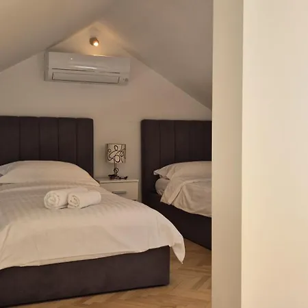 Bruno 1&2 - Two-room Penthouse - Wonderful Panoramic View Of The Sea - The Location, First Row To The - 10 Minutes From Supetar Ferry Port - Free Secured Parking - Facilities Nearby Apartment *