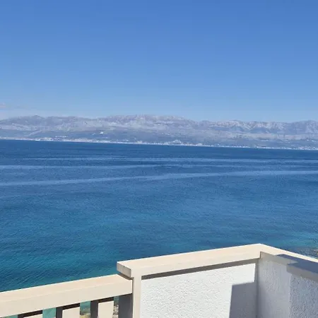 Apartment Bruno 1&2 - Two-room Penthouse - Wonderful Panoramic View Of The Sea - The Location, First Row To The - 10 Minutes From Supetar Ferry Port - Free Secured Parking - Facilities Nearby *