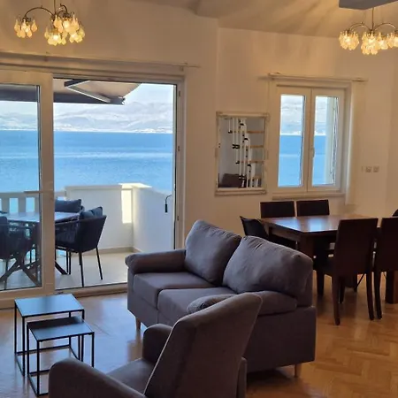 Apartment Bruno 1&2 - Two-room Penthouse - Wonderful Panoramic View Of The Sea - The Location, First Row To The - 10 Minutes From Supetar Ferry Port - Free Secured Parking - Facilities Nearby Sutivan