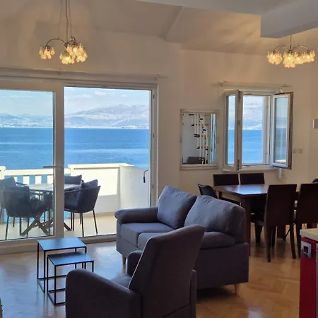 Bruno 1&2 - Two-room Penthouse - Wonderful Panoramic View Of The Sea - The Location, First Row To The - 10 Minutes From Supetar Ferry Port - Free Secured Parking - Facilities Nearby *