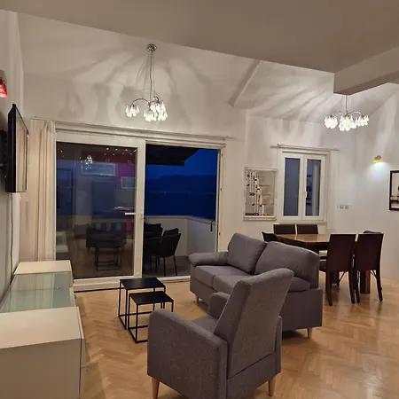 Bruno 1&2 - Two-room Penthouse - Wonderful Panoramic View Of The Sea - The Location, First Row To The - 10 Minutes From Supetar Ferry Port - Free Secured Parking - Facilities Nearby Sutivan