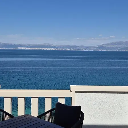 Bruno 1&2 - Two-room Penthouse - Wonderful Panoramic View Of The Sea - The Location, First Row To The - 10 Minutes From Supetar Ferry Port - Free Secured Parking - Facilities Nearby *