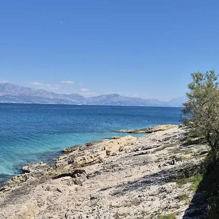 Bruno 1&2 - Two-room Penthouse - Wonderful Panoramic View Of The Sea - The Location, First Row To The - 10 Minutes From Supetar Ferry Port - Free Secured Parking - Facilities Nearby * Sutivan