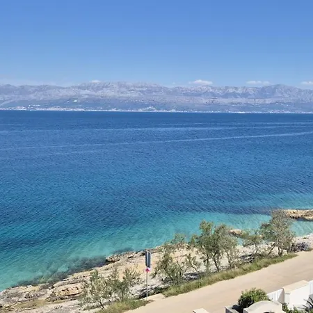 Bruno 1&2 - Two-room Penthouse - Wonderful Panoramic View Of The Sea - The Location, First Row To The - 10 Minutes From Supetar Ferry Port - Free Secured Parking - Facilities Nearby