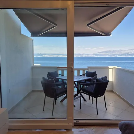 Apartment Bruno 1&2 - Two-room Penthouse - Wonderful Panoramic View Of The Sea - The Location, First Row To The - 10 Minutes From Supetar Ferry Port - Free Secured Parking - Facilities Nearby Sutivan