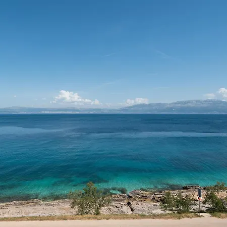 Bruno 1&2 - Two-room Penthouse - Wonderful Panoramic View Of The Sea - The Location, First Row To The - 10 Minutes From Supetar Ferry Port - Free Secured Parking - Facilities Nearby Sutivan