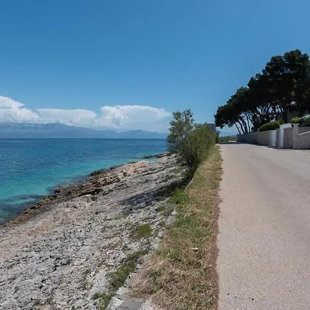 Bruno 1&2 - Two-room Penthouse - Wonderful Panoramic View Of The Sea - The Location, First Row To The - 10 Minutes From Supetar Ferry Port - Free Secured Parking - Facilities Nearby Apartment *