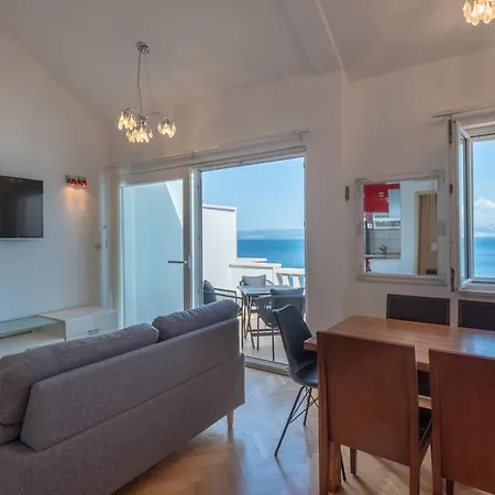 Bruno 1&2 - Two-room Penthouse - Wonderful Panoramic View Of The Sea - The Location, First Row To The - 10 Minutes From Supetar Ferry Port - Free Secured Parking - Facilities Nearby