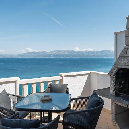 Bruno 1&2 - Two-room Penthouse - Wonderful Panoramic View Of The Sea - The Location, First Row To The - 10 Minutes From Supetar Ferry Port - Free Secured Parking - Facilities Nearby