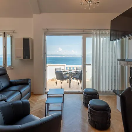 Bruno 1&2 - Two-room Penthouse - Wonderful Panoramic View Of The Sea - The Location, First Row To The - 10 Minutes From Supetar Ferry Port - Free Secured Parking - Facilities Nearby *