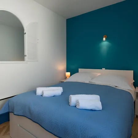 Bruno 1&2 - Two-room Penthouse - Wonderful Panoramic View Of The Sea - The Location, First Row To The - 10 Minutes From Supetar Ferry Port - Free Secured Parking - Facilities Nearby *