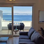 Bruno 1&2 - Two-room Penthouse - Wonderful Panoramic View Of The Sea - The Location, First Row To The - 10 Minutes From Supetar Ferry Port - Free Secured Parking - Facilities Nearby דירה *