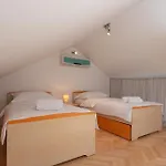 Bruno 1&2 - Two-room Penthouse - Wonderful Panoramic View Of The Sea - The Location, First Row To The - 10 Minutes From Supetar Ferry Port - Free Secured Parking - Facilities Nearby דירה סוטיבאן