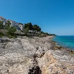 Bruno 1&2 - Two-room Penthouse - Wonderful Panoramic View Of The Sea - The Location, First Row To The - 10 Minutes From Supetar Ferry Port - Free Secured Parking - Facilities Nearby * סוטיבאן