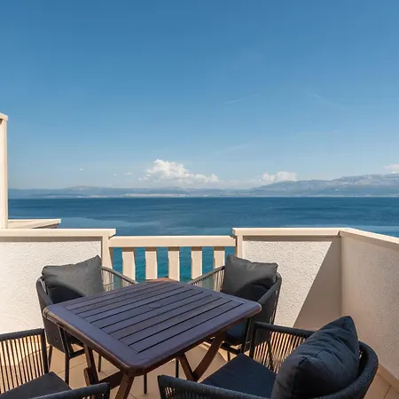 아파트 Bruno 1&2 - Two-room Penthouse - Wonderful Panoramic View Of The Sea - The Location, First Row To The - 10 Minutes From Supetar Ferry Port - Free Secured Parking - Facilities Nearby 수티반