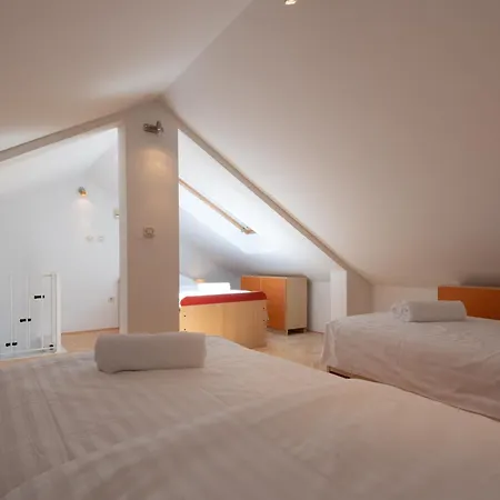 Bruno 1&2 - Two-room Penthouse - Wonderful Panoramic View Of The Sea - The Location, First Row To The - 10 Minutes From Supetar Ferry Port - Free Secured Parking - Facilities Nearby דירה