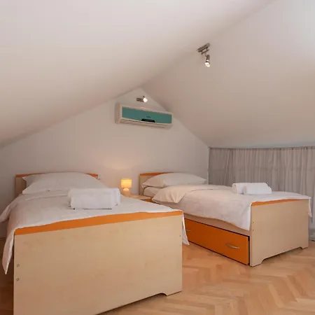 Bruno 1&2 - Two-room Penthouse - Wonderful Panoramic View Of The Sea - The Location, First Row To The - 10 Minutes From Supetar Ferry Port - Free Secured Parking - Facilities Nearby 아파트 수티반