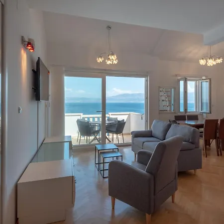 아파트 Bruno 1&2 - Two-room Penthouse - Wonderful Panoramic View Of The Sea - The Location, First Row To The - 10 Minutes From Supetar Ferry Port - Free Secured Parking - Facilities Nearby 수티반