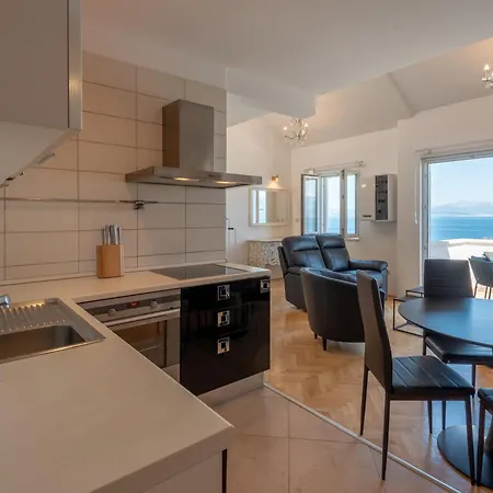 Bruno 1&2 - Two-room Penthouse - Wonderful Panoramic View Of The Sea - The Location, First Row To The - 10 Minutes From Supetar Ferry Port - Free Secured Parking - Facilities Nearby דירה