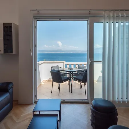 아파트 Bruno 1&2 - Two-room Penthouse - Wonderful Panoramic View Of The Sea - The Location, First Row To The - 10 Minutes From Supetar Ferry Port - Free Secured Parking - Facilities Nearby
