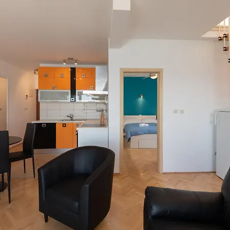Bruno 1&2 - Two-room Penthouse - Wonderful Panoramic View Of The Sea - The Location, First Row To The - 10 Minutes From Supetar Ferry Port - Free Secured Parking - Facilities Nearby דירה